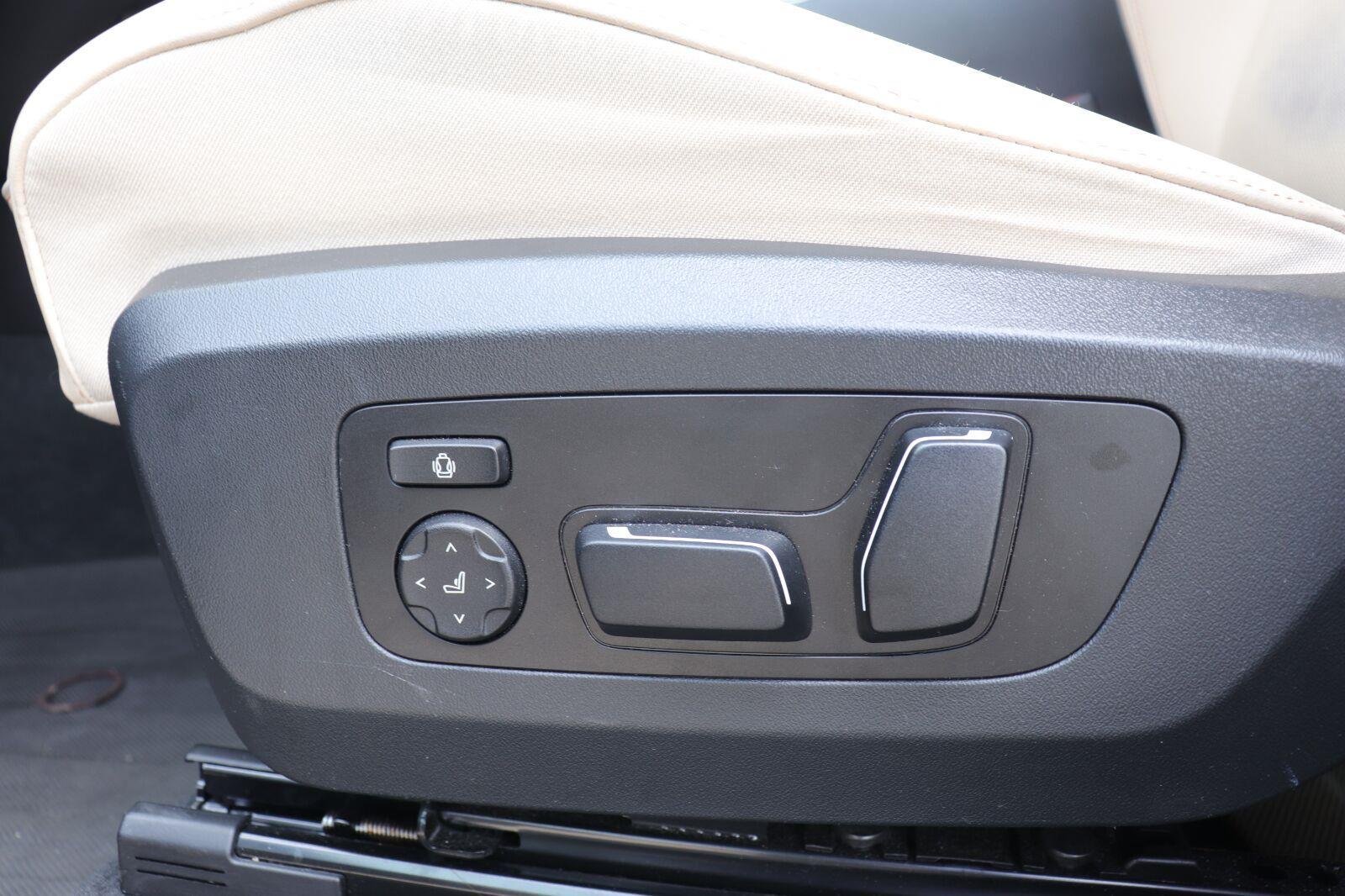 Used 2025 Black Sapphire Metallic BMW 30 xDrive image 25