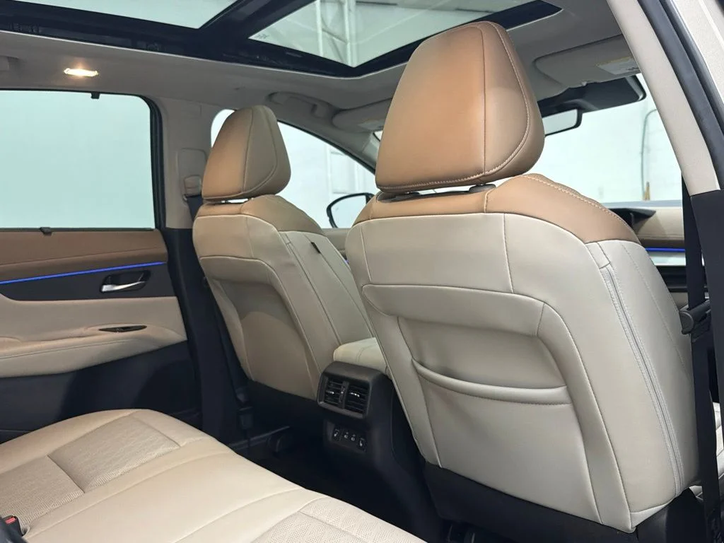 Used 2025 Gold Nissan Platinum image 33