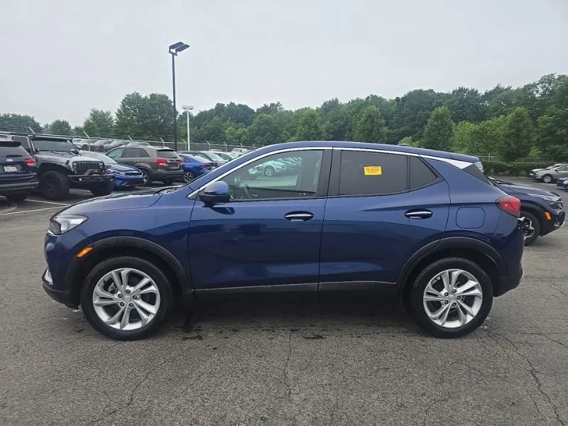 Used 2023 Blue Buick Preferred image 4