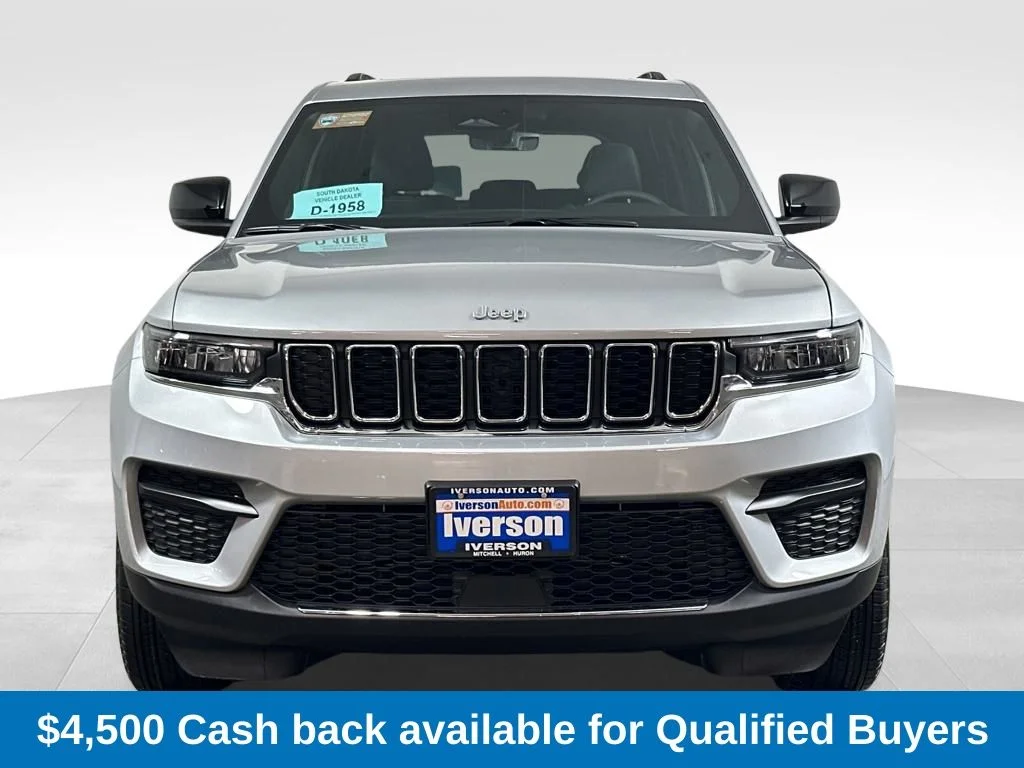 New 2026 Silver Zynith Exterior Paint Jeep Laredo X image 3