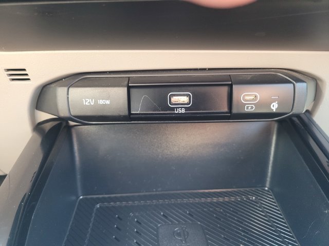 Used 2023 White Kia Wave image 26
