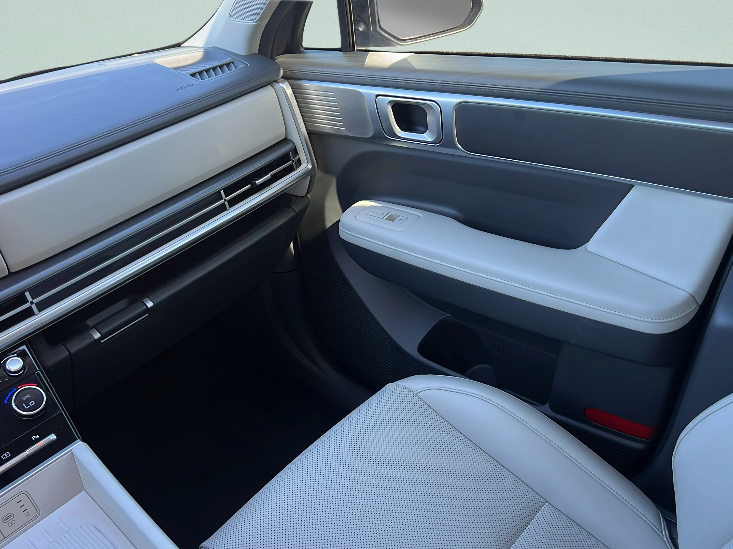 Used 2025 Phantom Black Hyundai SEL image 13