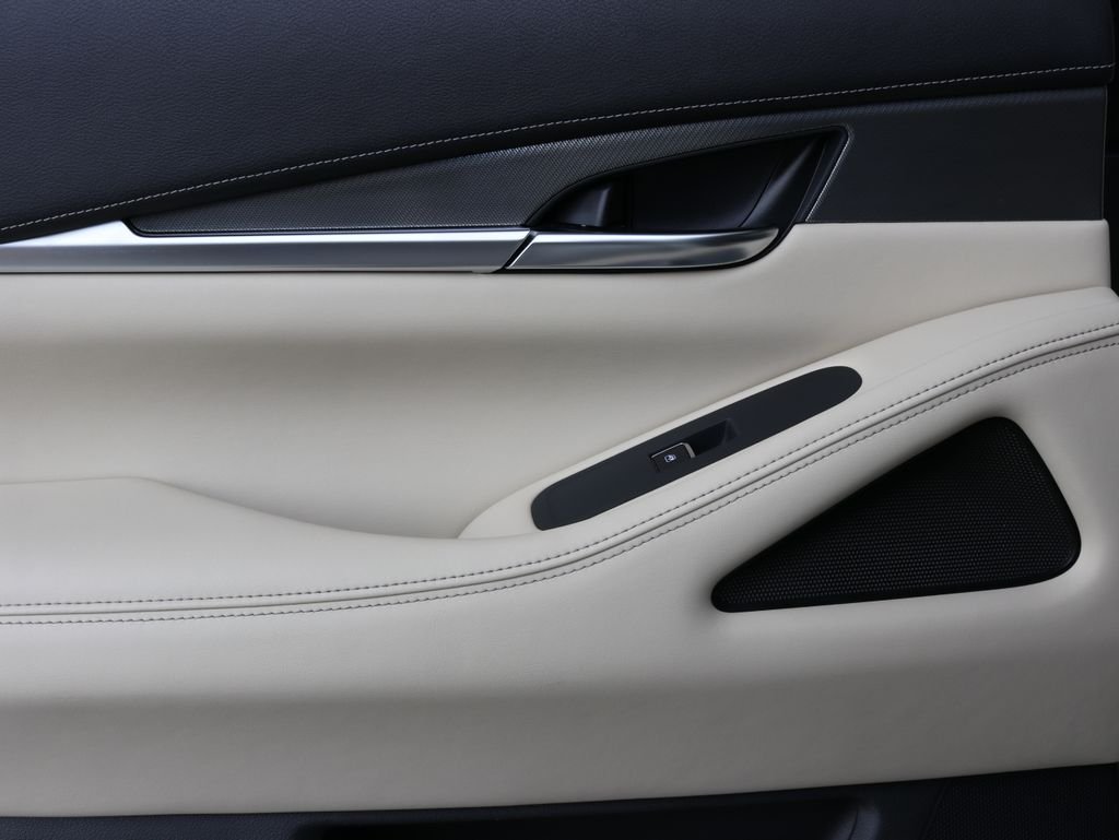 Certified Used 2023 White INFINITI LUXE image 36