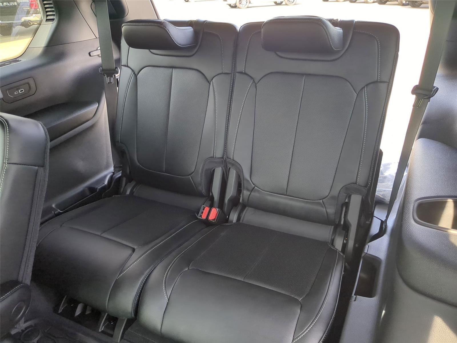 New 2026 Steel Blue Exterior Paint Jeep Limited Reserve image 28