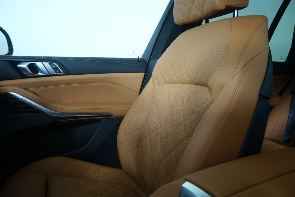 New 2026 Manhattan Green Metallic BMW xDrive50e image 21