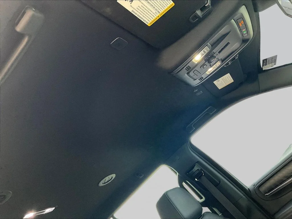Used 2021 Hunter Green GMC Denali image 27