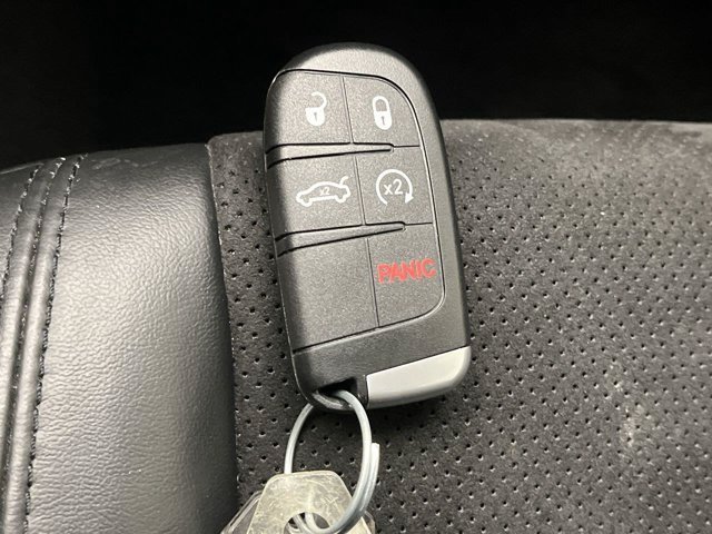 Used 2021 Billet Silver Metallic Clearcoat Jeep Laredo X image 25