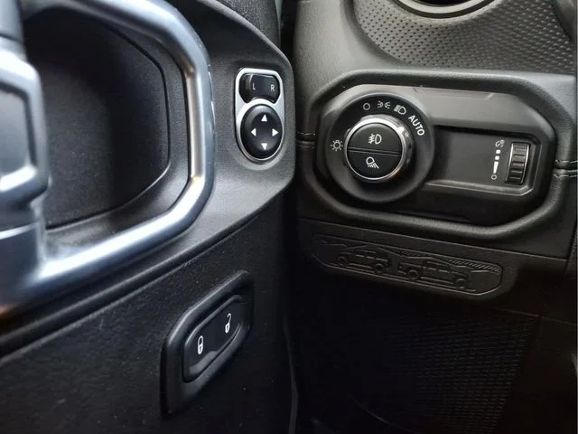 Used 2024 Gray Jeep Mojave image 16