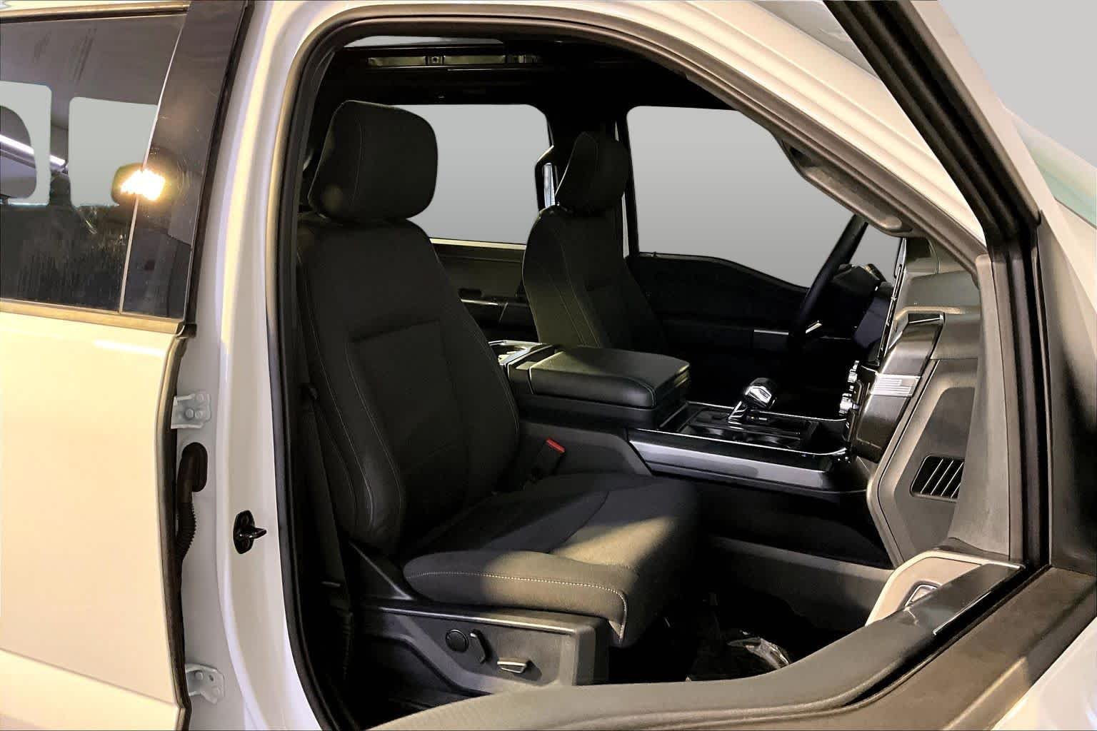 Used 2023 Oxford White Ford XLT image 8