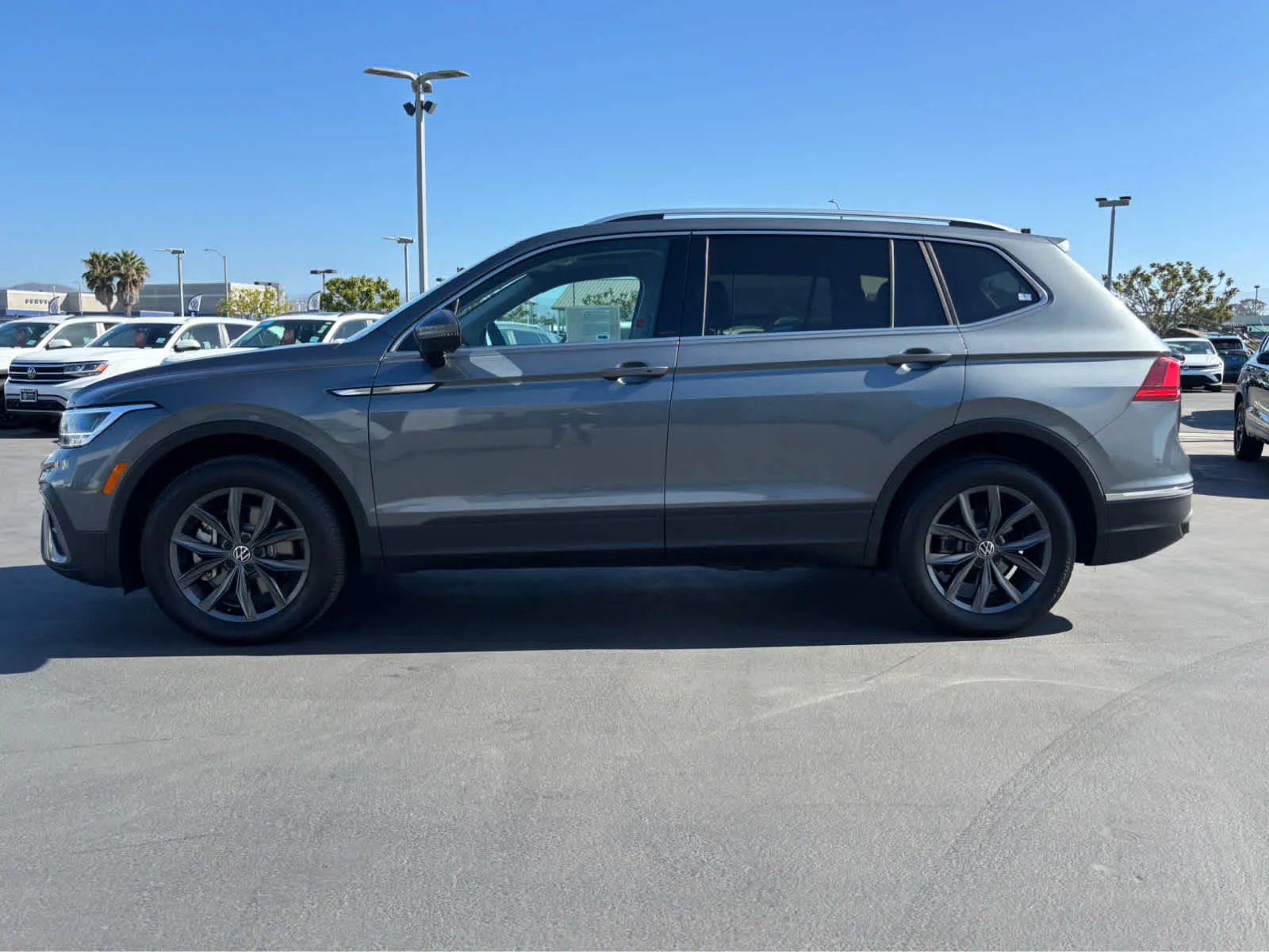 Used 2023 Platinum Gray Metallic Volkswagen SE image 6