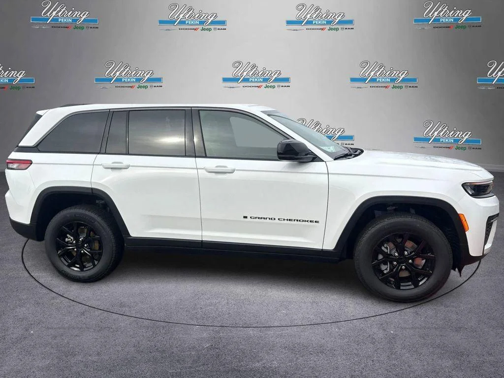 New 2026 Bright White Clearcoat Jeep Laredo Altitude image 2