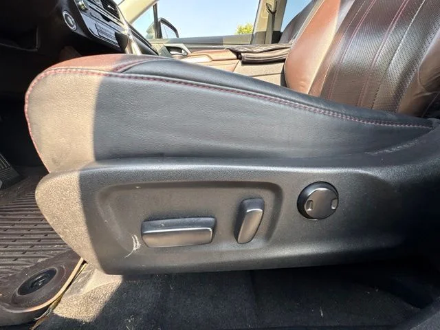 Used 2016  Lexus 350 image 9