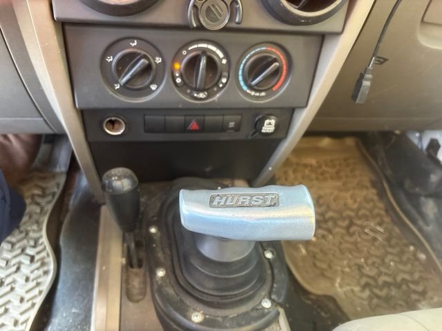 Used 2008 White Jeep X image 9