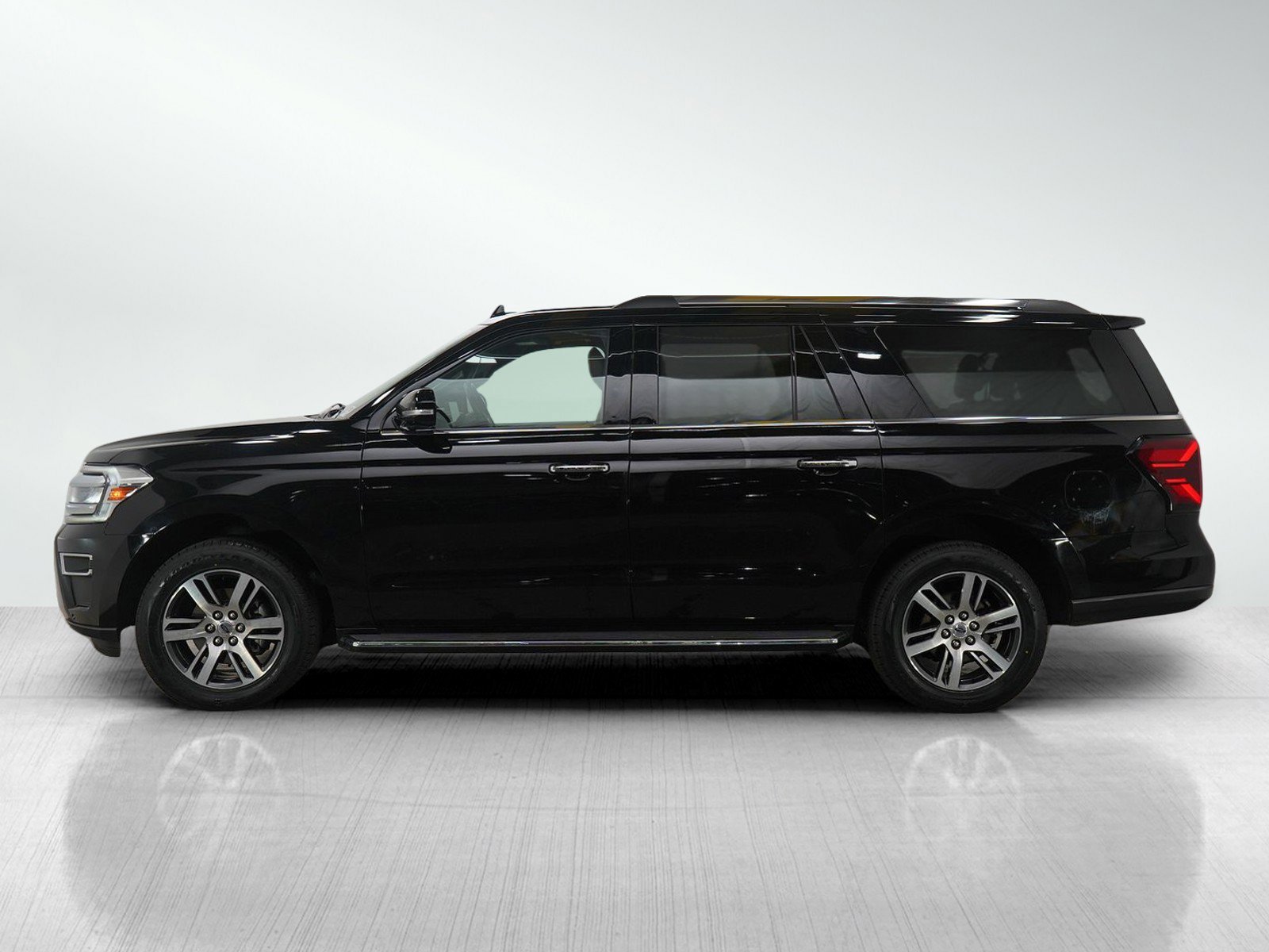 Used 2022 Ford Expedition Limited with VIN 1FMJK2AT1NEA39964 for sale in Minneapolis, Minnesota
