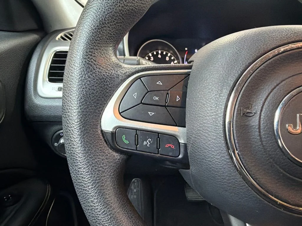 Used 2018 Olive Green Pearlcoat Jeep Sport image 18