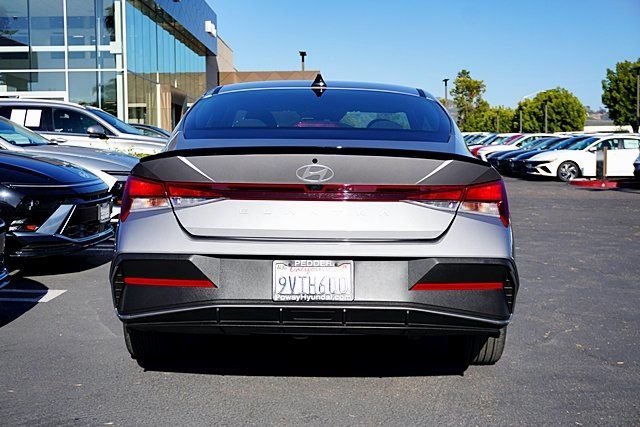 Used 2025 Gray Hyundai SEL Sport image 8