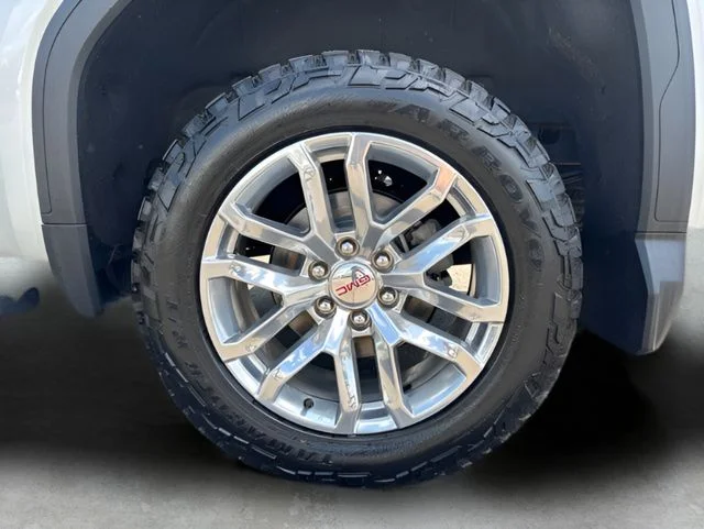 Used 2020 White GMC SLT image 44