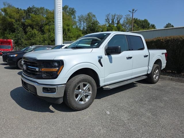 Certified Used 2025 White Metallic Ford XLT image 1