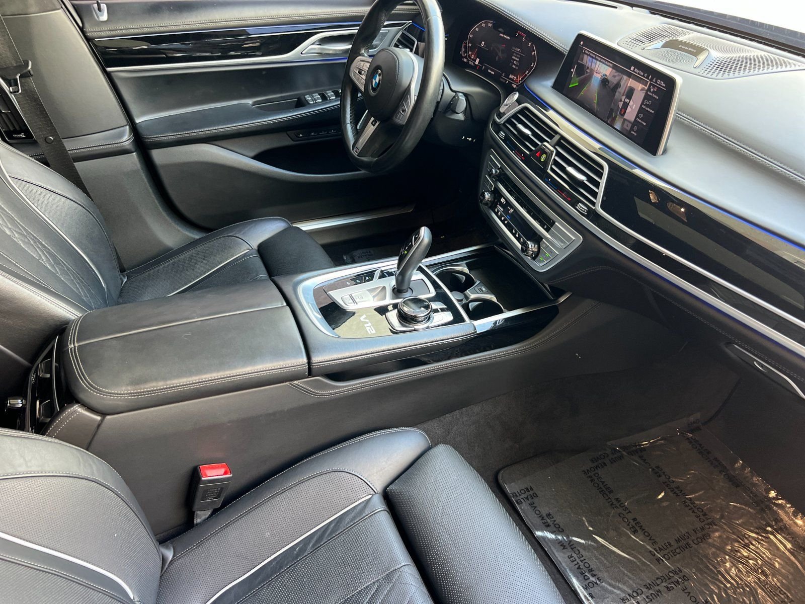 2021 BMW 7 Series M760i - Photo 14