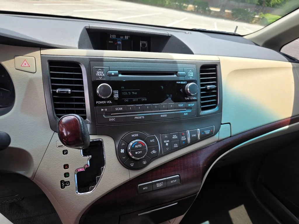 Used 2011  Toyota XLE AAS image 18