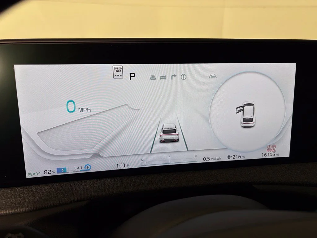 Used 2022 White Kia Wind image 22