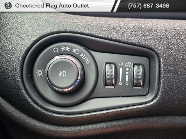 Used 2021 Sting-Gray Clearcoat Jeep Latitude image 22
