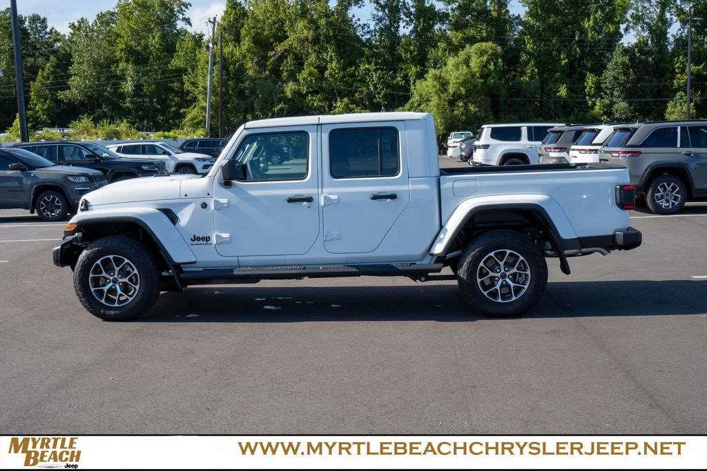 New 2026 Bright White Clear-Coat Exterior Paint Jeep Sport S image 3