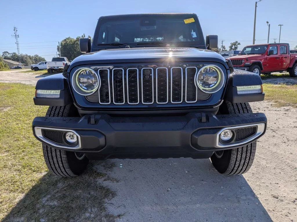 Used 2025 Blue Jeep Sahara image 6