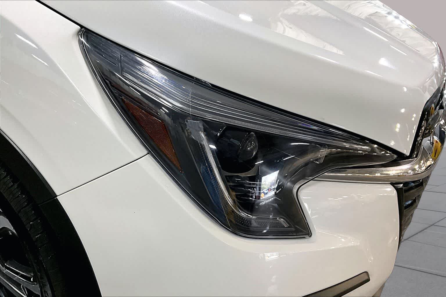 Used 2023 Crystal White Pearl Subaru Limited image 28