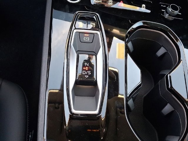 Used 2025 White Audi  image 11