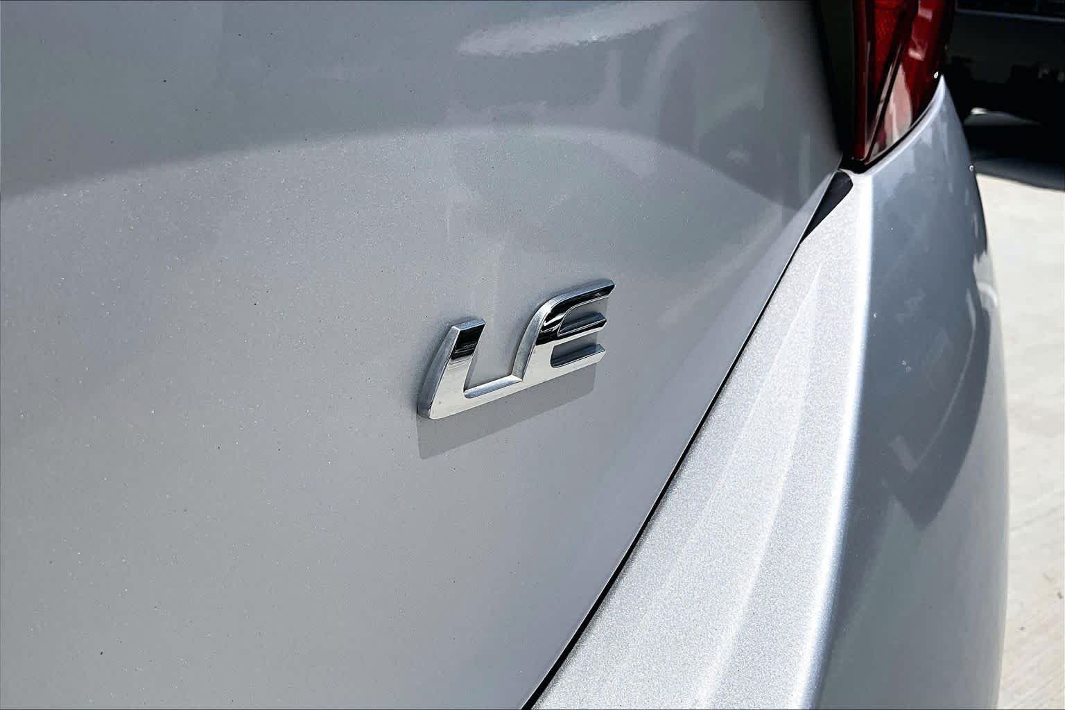 Used 2016 Classic Silver Metallic Toyota LE image 10