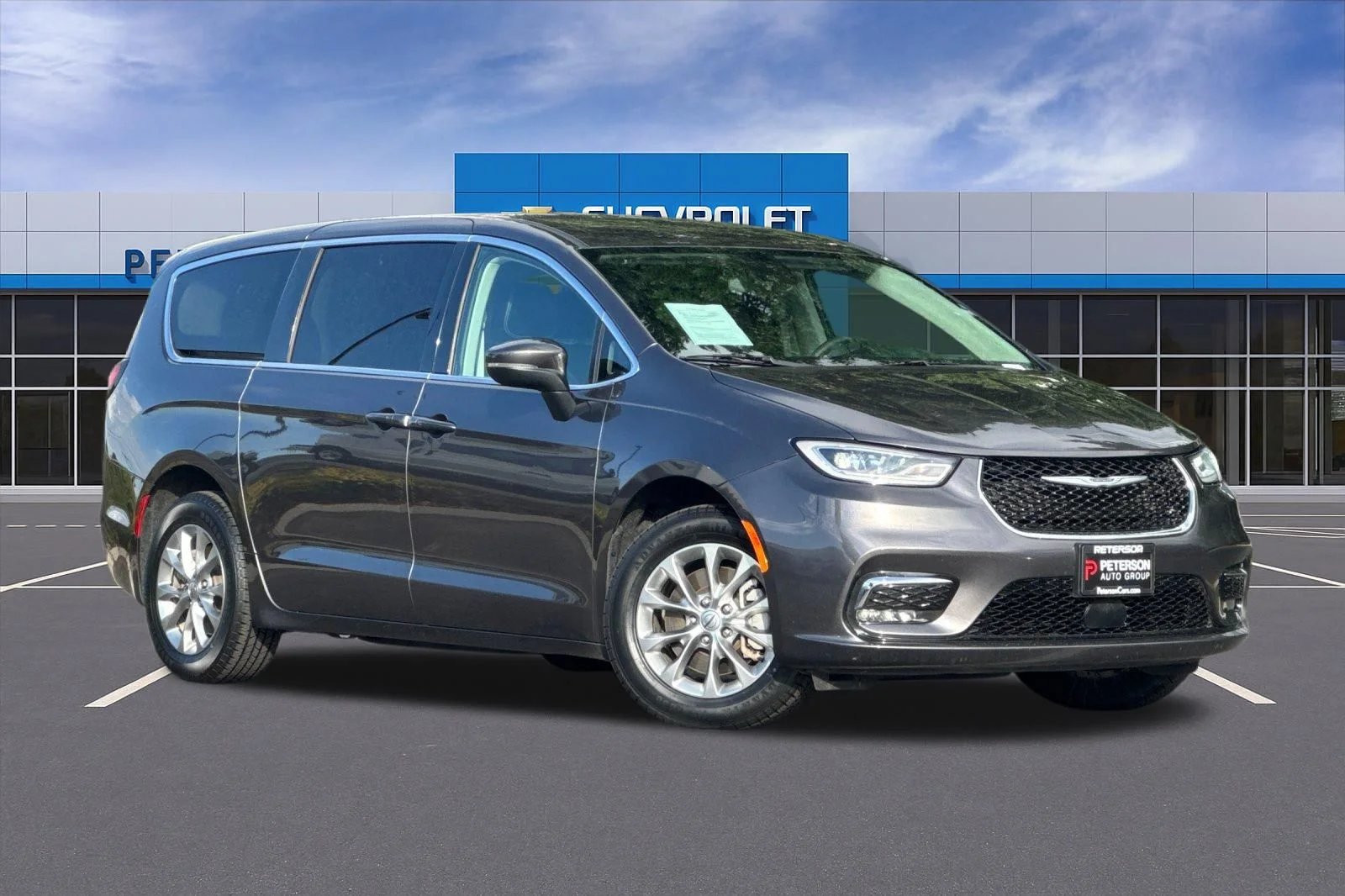 Used 2023 Gray Chrysler Touring L image 2