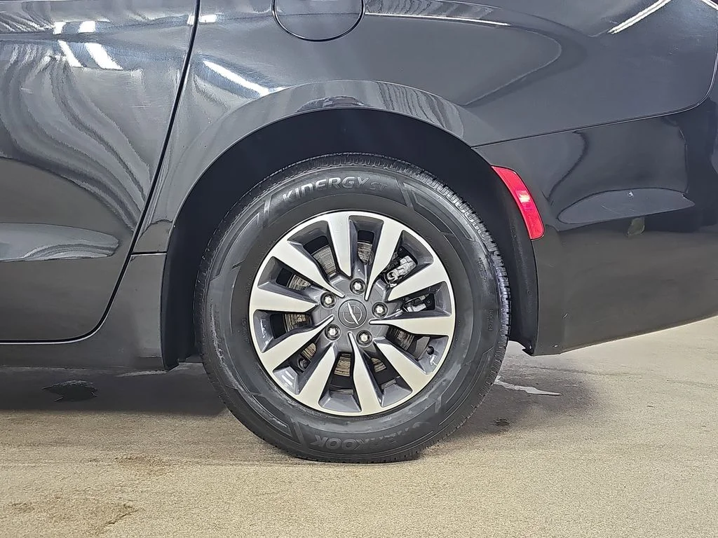 2023 Chrysler Pacifica Hybrid Touring L - Photo 39