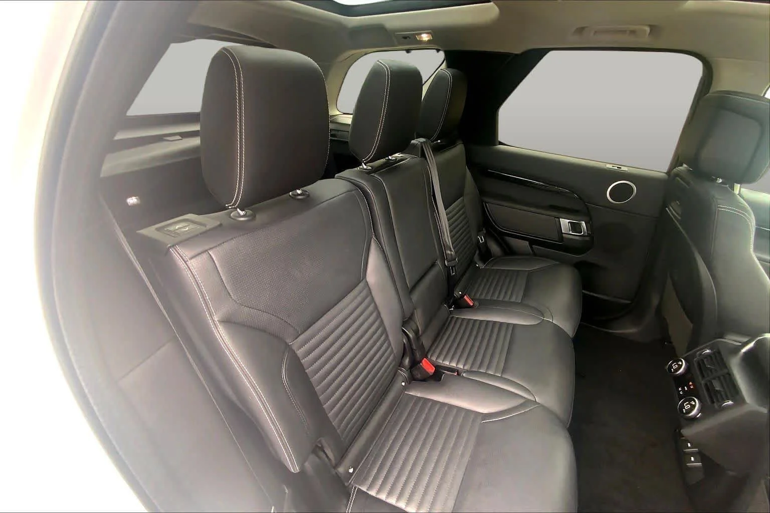Used 2024 Fuji White Land Rover S image 20