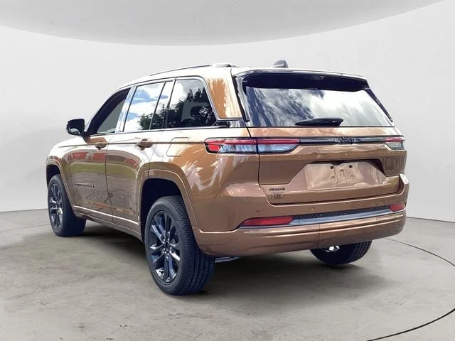 New 2026 Copper Shino Metallic Clearcoat Jeep LIMITED RESERVE 4X4 image 3