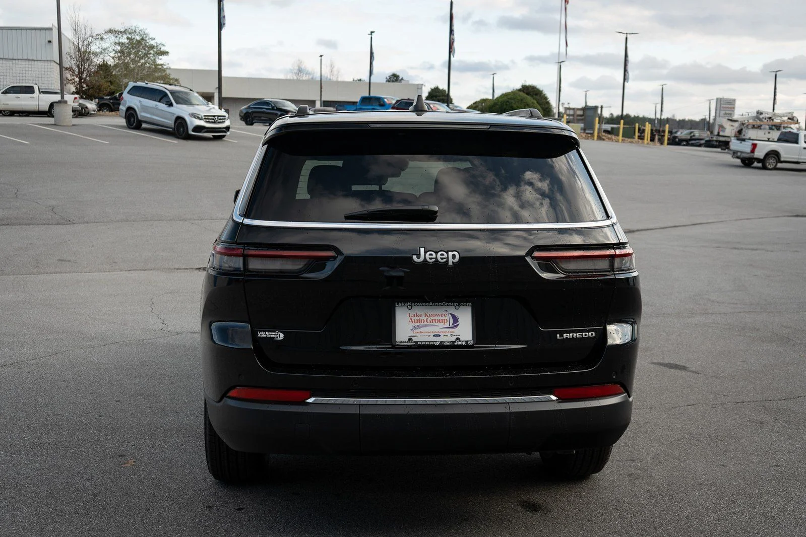 Used 2025 Black Jeep Laredo image 8