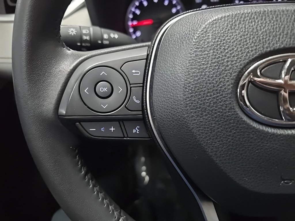 Used 2021 Silver Toyota XLE Premium image 21
