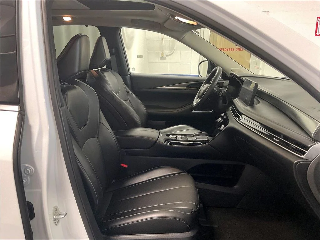 Used 2026 White INFINITI LUXE image 11