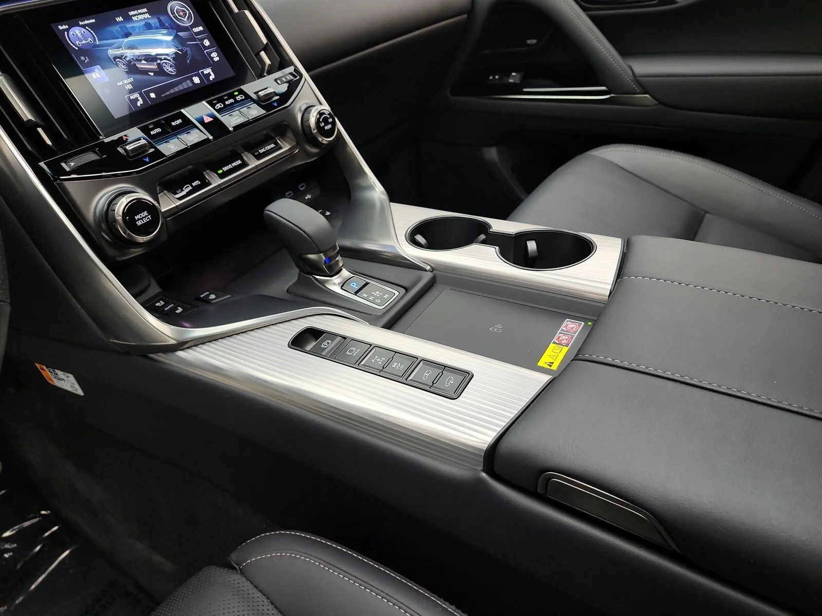 Used 2025 Ultra White Lexus LX 700h F SPORT 4WD image 13