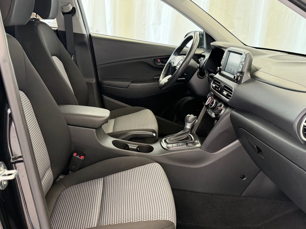 Used 2021 Ultra Black Hyundai SEL Plus image 11