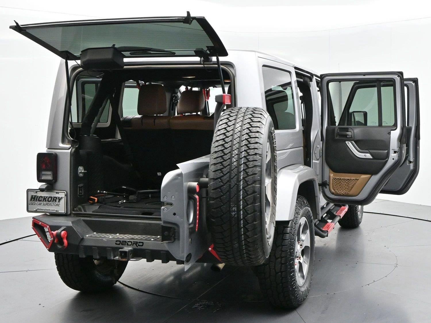 Used 2017 Billet Silver Metallic Clearcoat Jeep Sahara image 46
