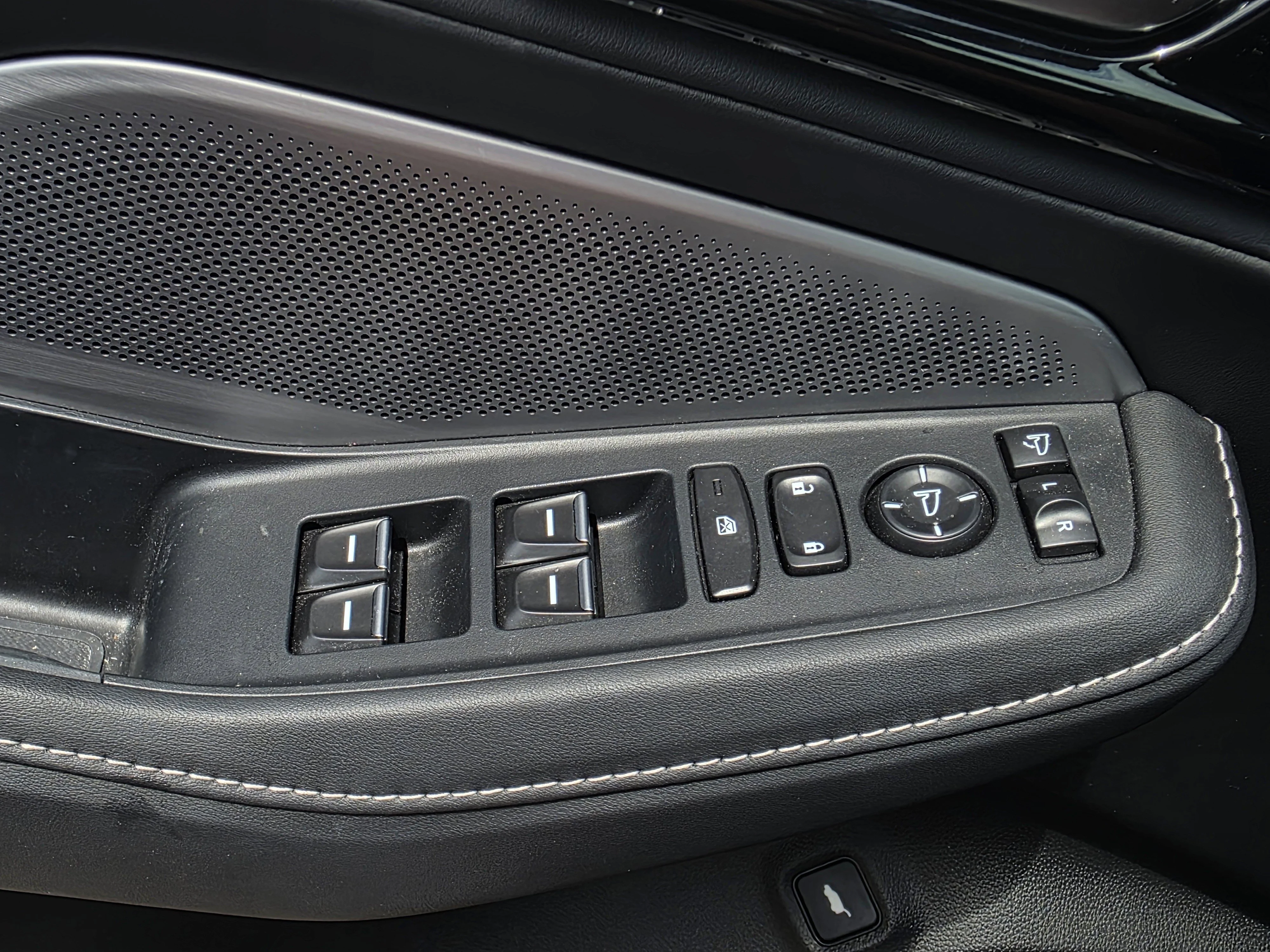 Certified Used 2025 Liquid Carbon Metallic Acura TECH image 52