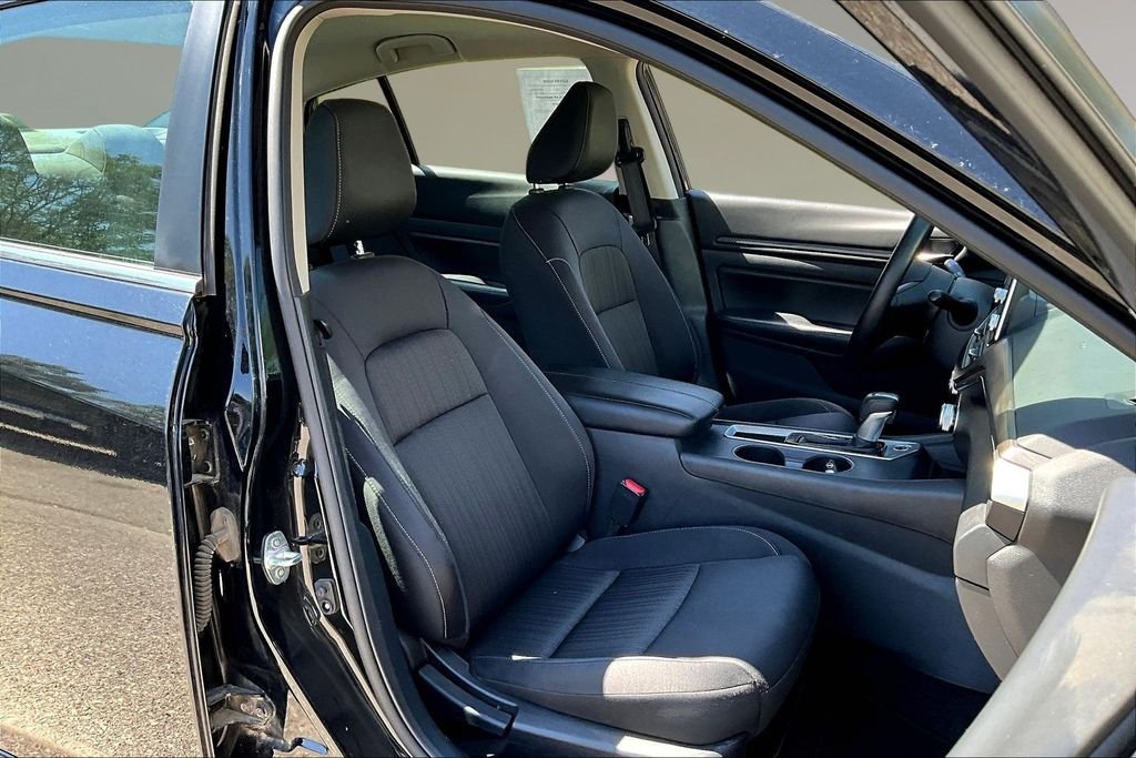 Used 2025 Super Black Clearcoat Nissan 2.5 SV image 26