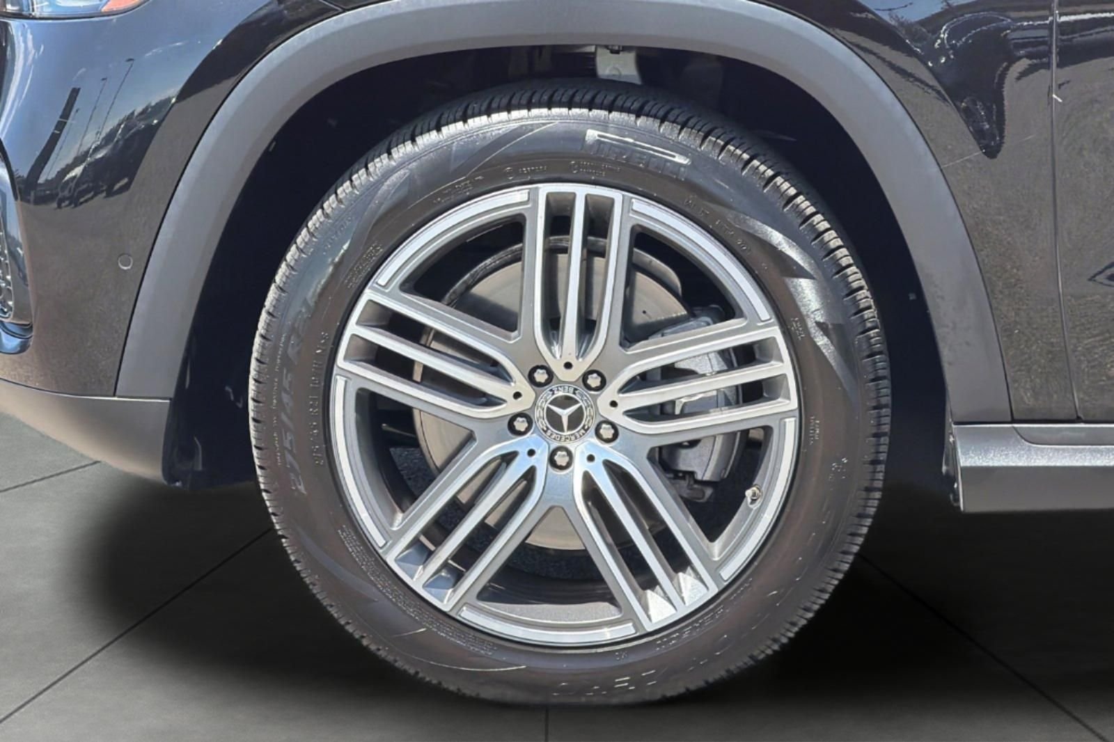 Certified Used 2026 Black Mercedes-Benz GLS 450 image 5