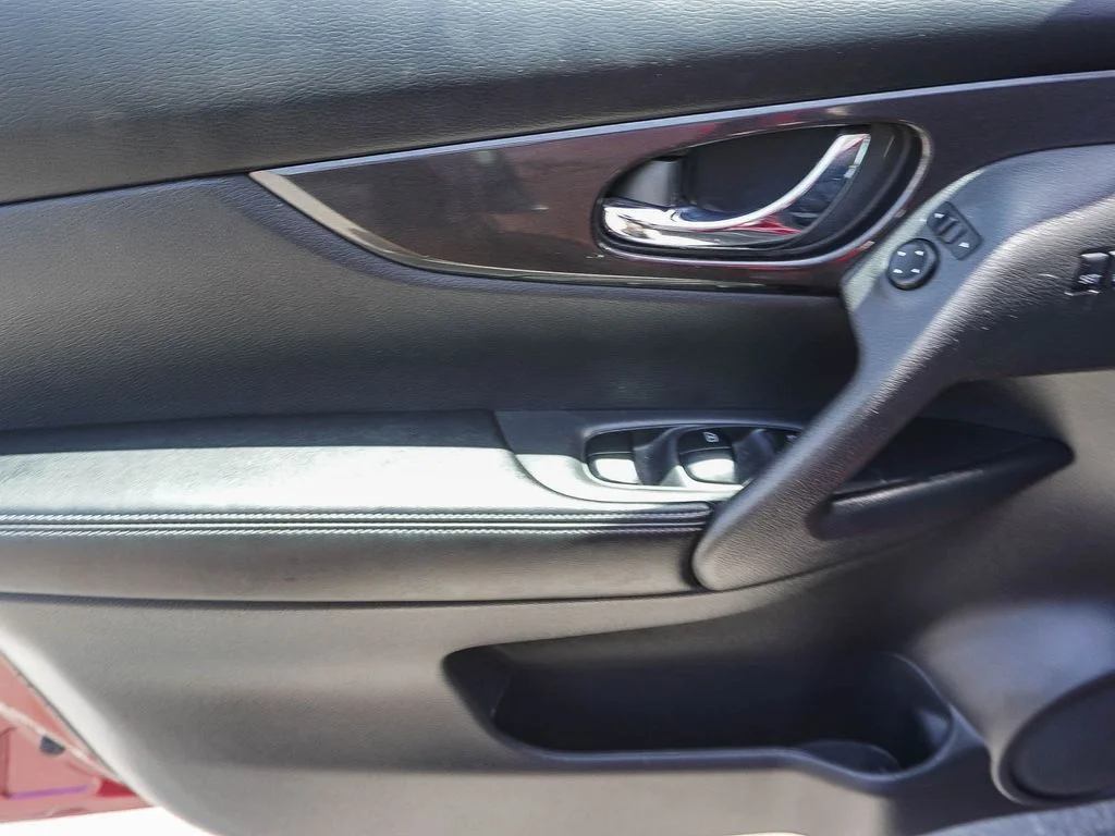 Used 2018 Red Nissan SV image 18