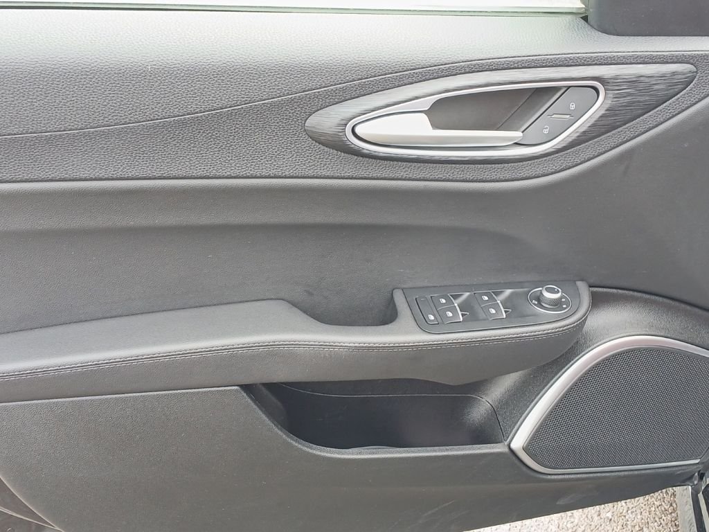 Used 2022 Black Alfa Romeo Sprint image 25