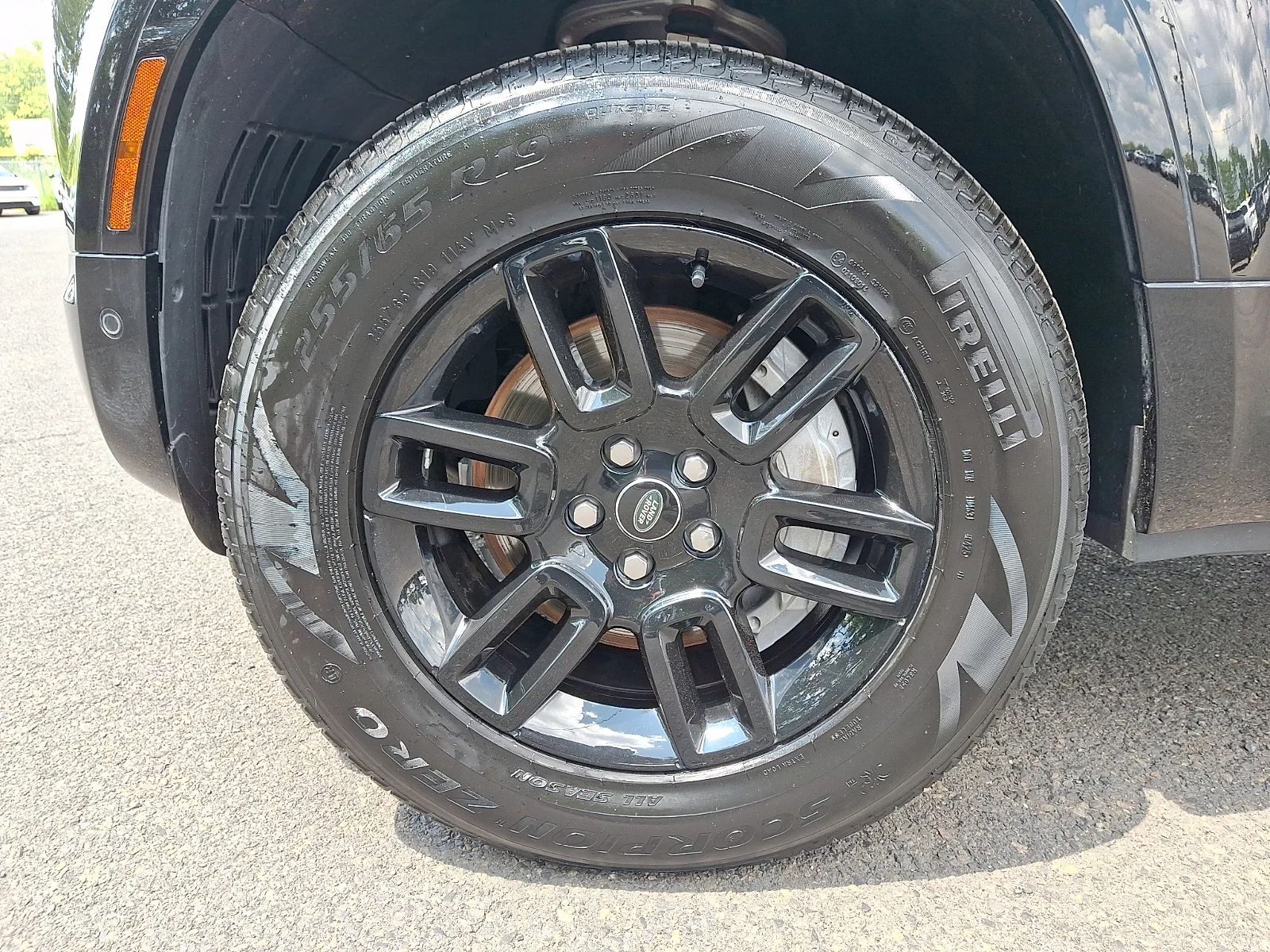 Certified Used 2023 Santorini Black Metallic - 1AG Land Rover 110 SE image 9