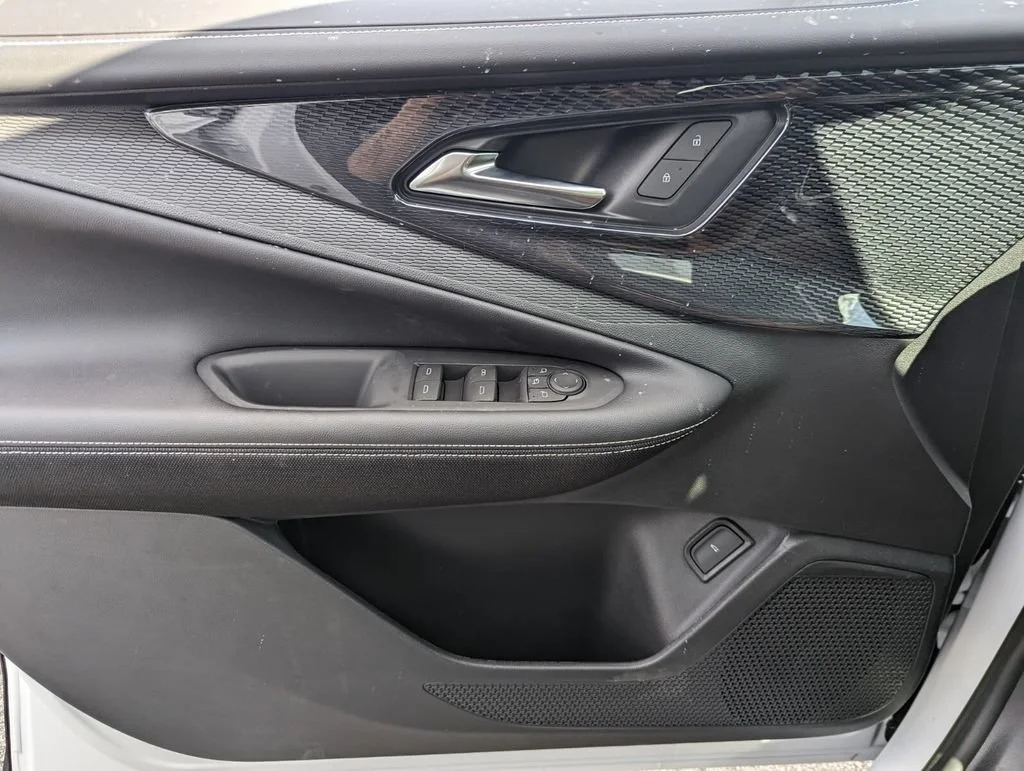 New 2025 Summit White Chevrolet LT image 16