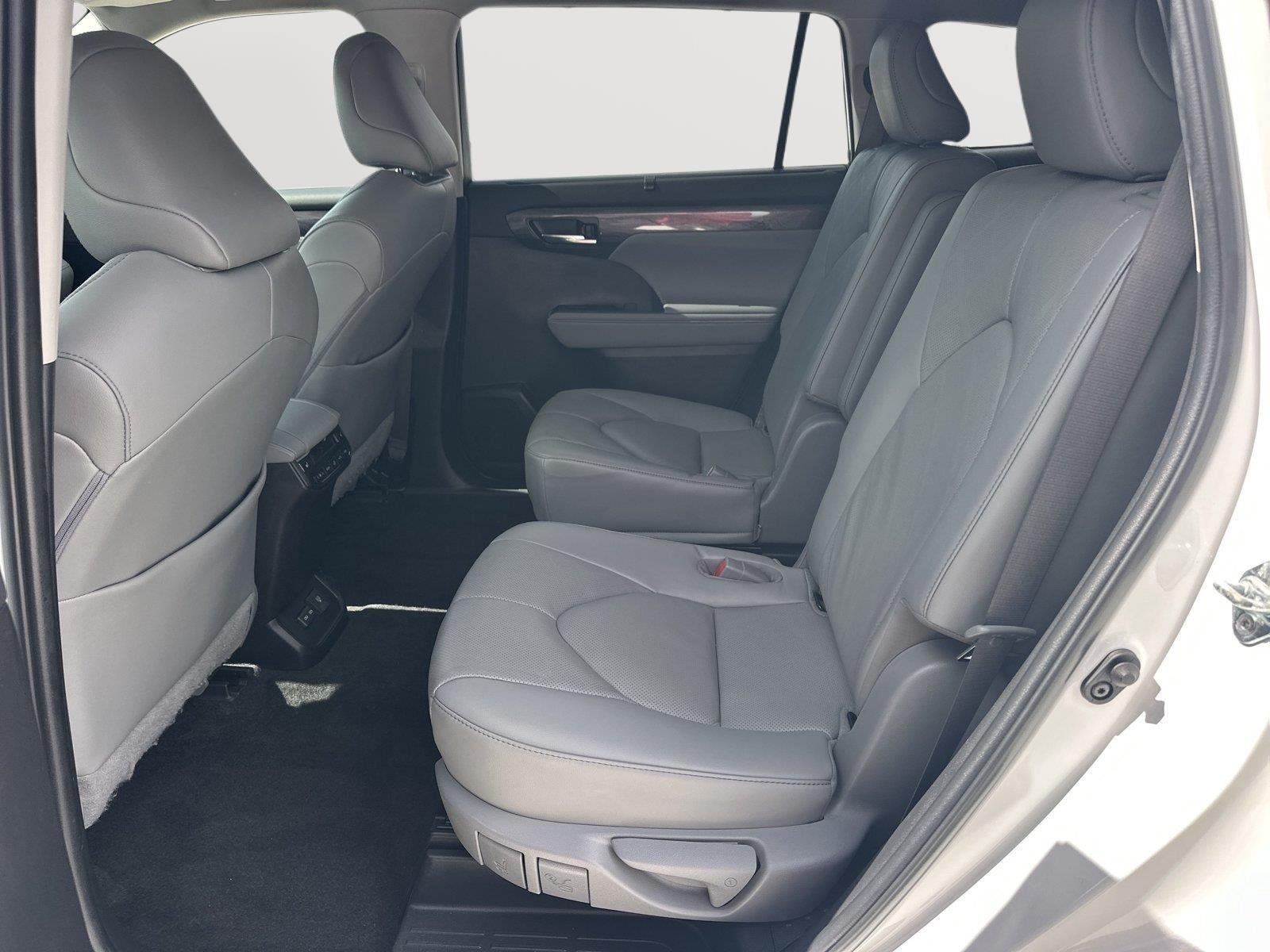 Used 2023 Wind Chill Pearl Toyota Platinum image 32