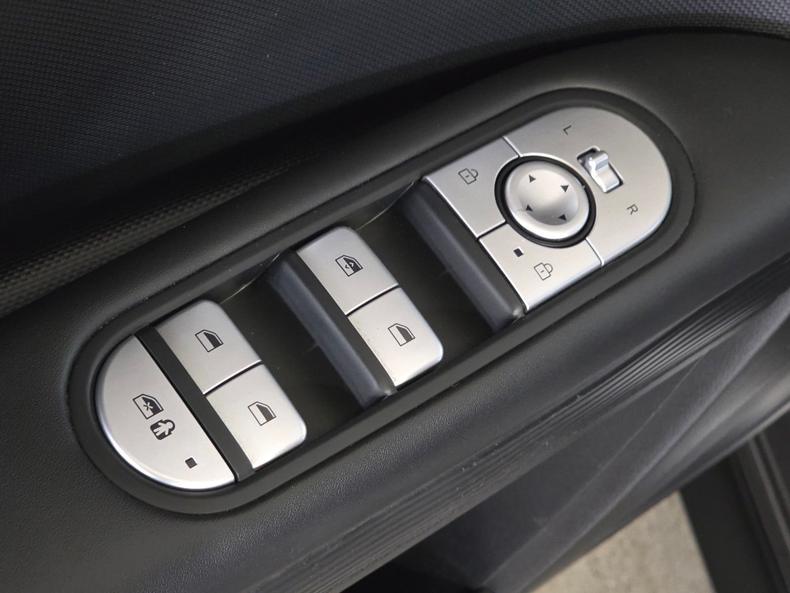Used 2022 Atlas White Hyundai SE image 21